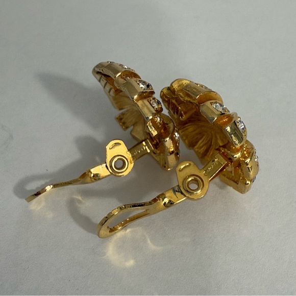 Vintage Monet Rhinestone Flower Star Cluster Earrings, Gold Tone Clip On Signed - Picture 6 of 9